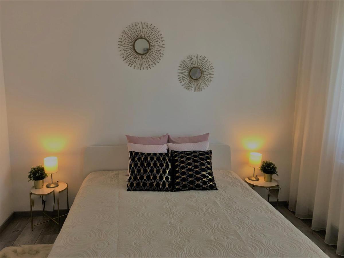 Glamour Apartman Tapolca Esterno foto