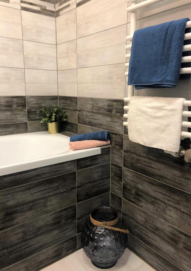 Glamour Apartman Tapolca Esterno foto
